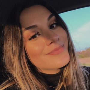 Meet your Posher, Valeria